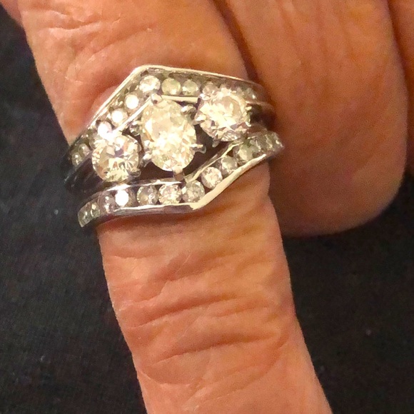 Beautiful Diamond Wedding Set - Picture 7 of 11